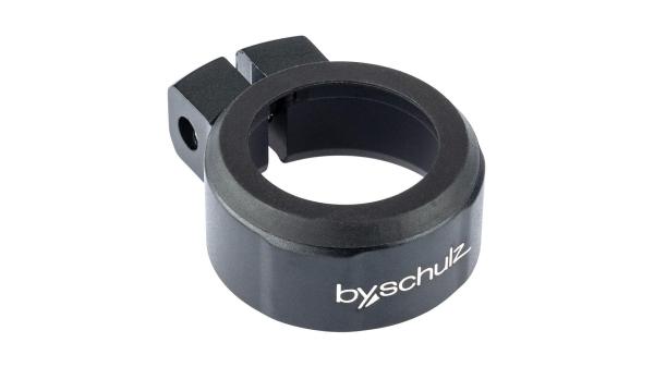 By,Schulz Sattelklemmschelle  1 1/8" schwarz