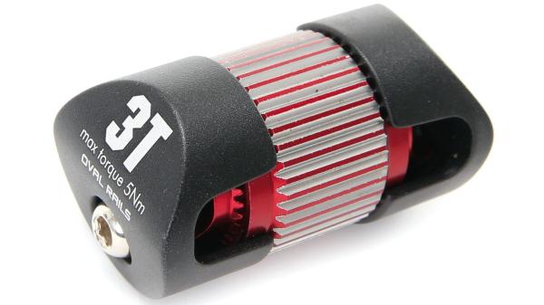 3T Oval  1 1/8" schwarz, rot