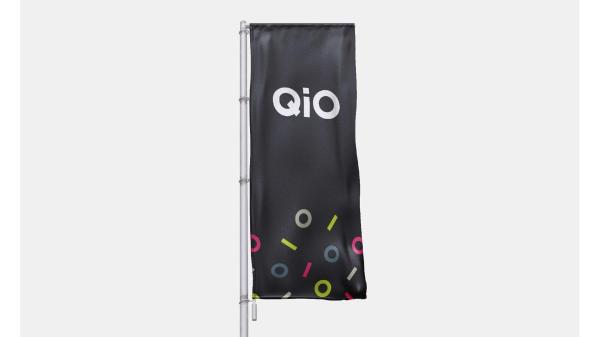 QIO Au&szlig;enflagge  XXL schwarz, bunt
