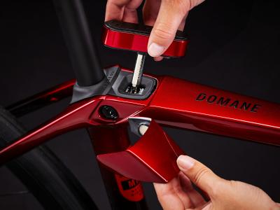 Trek Domane SLR 6 54 Metallic Red Smoke to Red Carbon S Produktbild 8