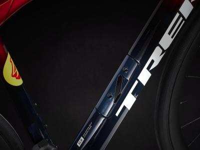 Trek Domane SLR 6 AXS 58 Metallic Red Smoke to Blue Smo Produktbild 3