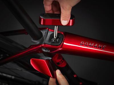 Trek Domane SLR 6 AXS 58 Metallic Red Smoke to Red Carb Produktbild 8