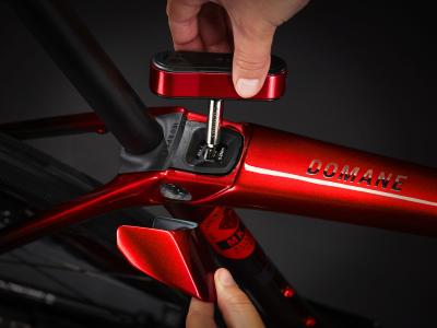 Trek Domane SLR 9 52 Metallic Red Smoke to Red Carbon S Produktbild 8