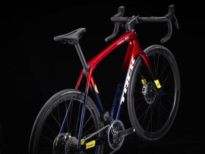 Trek Domane SLR 9 eTap 52 Metallic Red Smoke to Blue Sm Produktbild 2