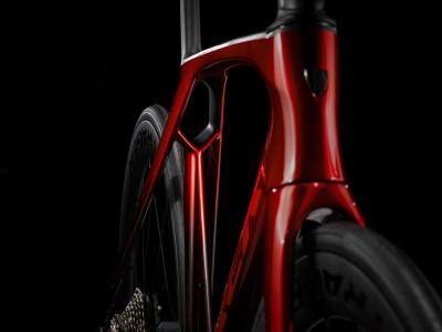 Trek Madone SLR 6 62 Metallic Red Smoke to Red Carbon S Produktbild 4