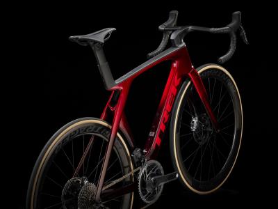Trek Madone SLR 9 AXS 50 Metallic Red Smoke to Red Carb Produktbild 2