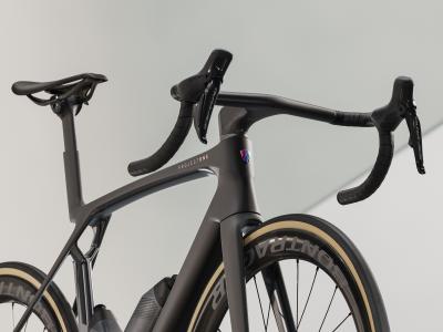 Trek Madone SLR 9 M Matte Carbon Smoke/Prismatic Pearl Produktbild 4