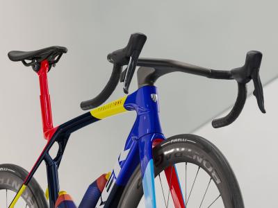 Trek MADONE SLR 8 AXS L Team Replica Produktbild 4
